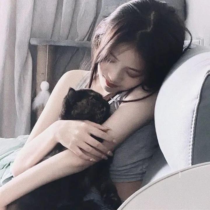轻轻拂过